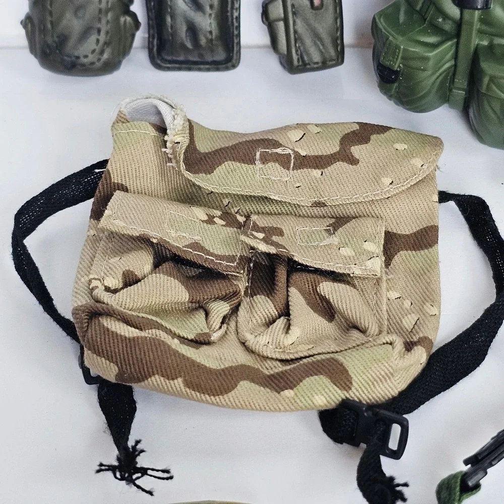 Lot of 17 G.I. JOE‎ World Peacekeepers Military Accessories Gear Bags Radio 1348